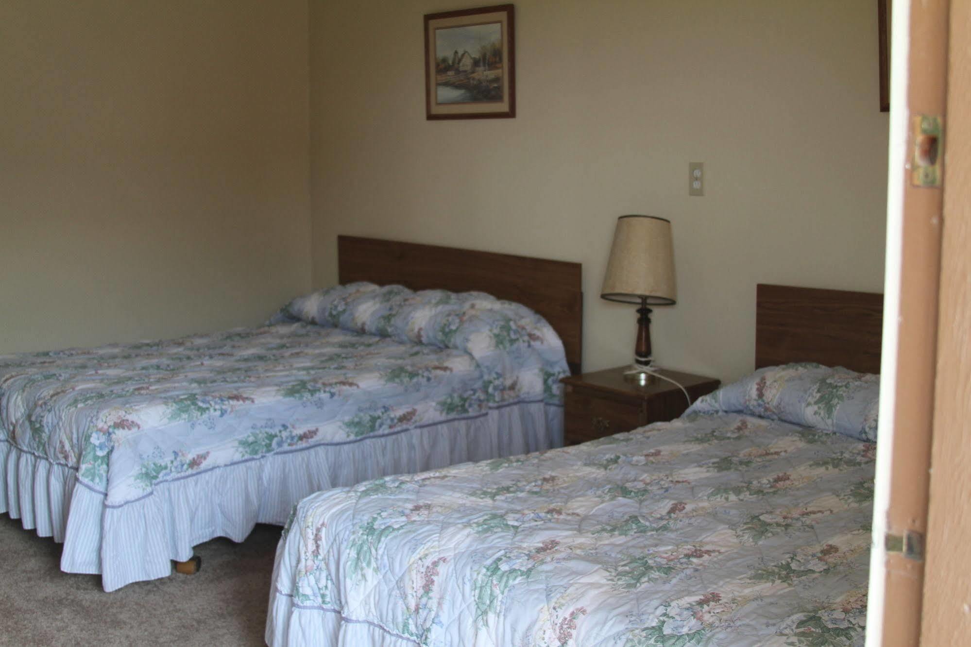 Badlands Hotel & Campground Interior Экстерьер фото
